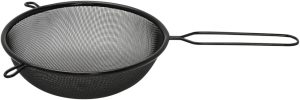 Mimo Style Peneira 18cm Com Suporte Para Acomodação em Panelas e Travessas, Suporta Altas e Baixas Temperaturas, Inox, Fácil Manuseio, Simples de Limpar. Cor Preta, Modelo: AP18X PE