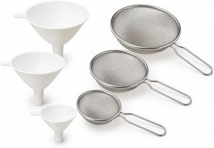 Kit Peneiras Inox + Funis Plásticos 6 Peças (3 Peneiras + 3 Funis) – Filtrar e Transferir Líquidos Sem Sujeira – Para Sucos, Óleo, Molhos e Garrafas