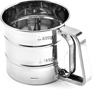 Clink Polvilhador Peneira Confeiteiro Inox – Farinha com Gatilho – 10,5 x 9,5 x 16cm – Aço Inox – Prateado