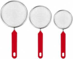 Kit 3 Peneiras de Inox para Cozinha P M G com Cabo Vermelho Reforçado Coadores Resistentes para Chá Café Farinha Massas e Alimentos