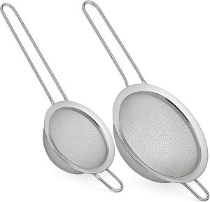 Conjunto de Peneiras Profissionais em Aço Inoxidável, 2 Peças, Malha Ultra-Fina, 22,5cm e 26,5cm, Design Ergonômico com Cabo Longo, para Coar Líquidos e Peneirar Ingredientes Secos