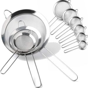 Jogo 3 Peneiras em Aço Inox 8 a 20cm Resistente, com Suporte para Panelas e Travessas – Para Peneirar, Coar, Polvilhar – Durável, Suporta Temperaturas e de Fácil Limpeza (08-10-12)