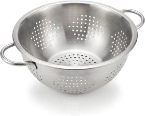 Escorredor de Massa em Aço Inox 28 cm – Passador de Macarrão com Alças Confortáveis