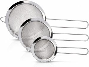 Kit 3 Peneiras em Aço Inox Resistente Luxo Para Coar Polvilhar Versátil Com Medidas Diferentes P, M, G