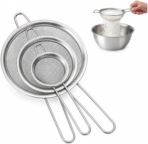 Kit 3 Peneiras Aço Inox Profissional Cozinha Coador Fino Médio Farinha Açúcar Chá Café Polvilhar Coar Líquidos Alça Longa Resistente Durável Multiuso